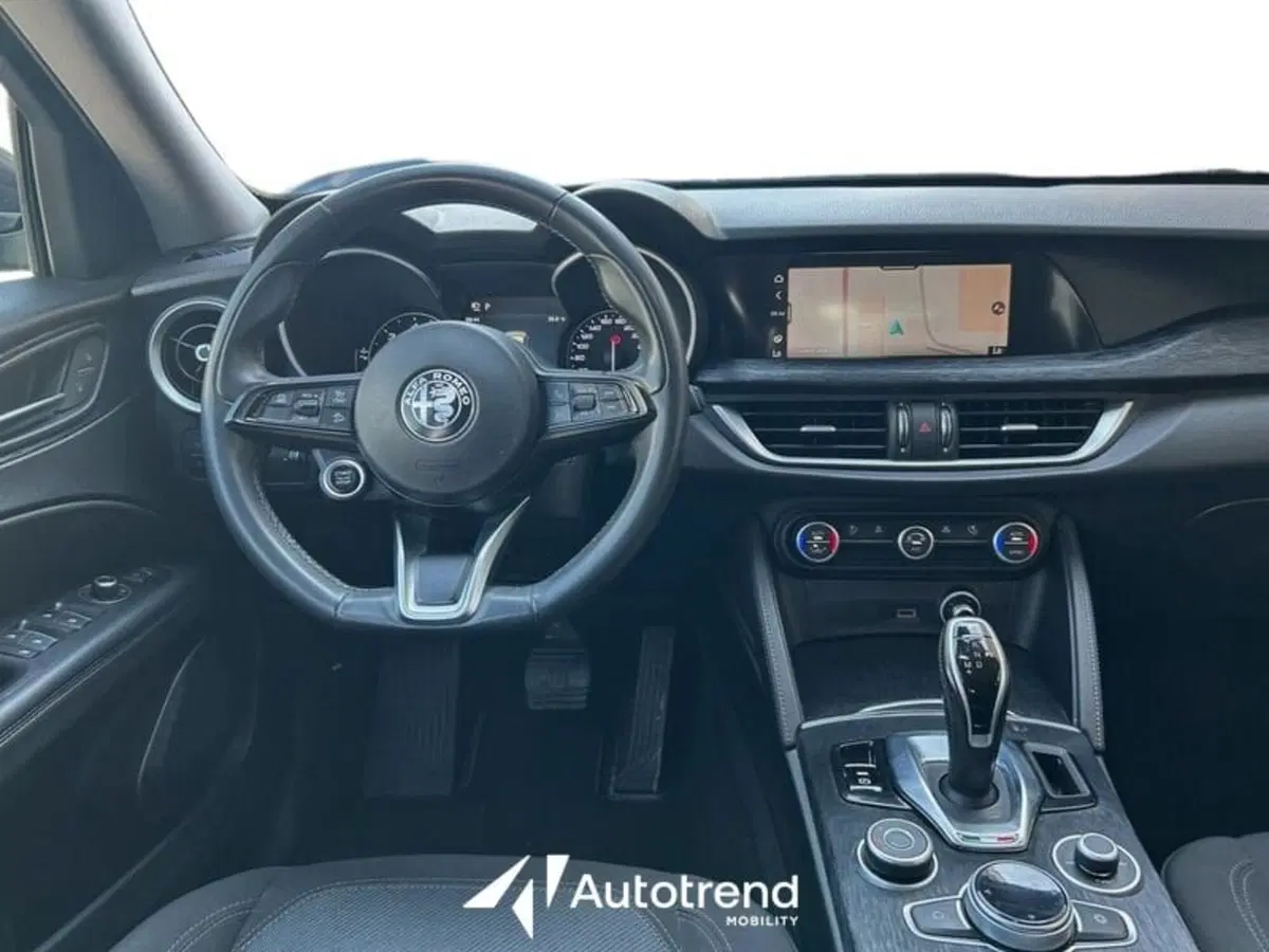 Alfa Romeo Stelvio usata a Lecce (8)
