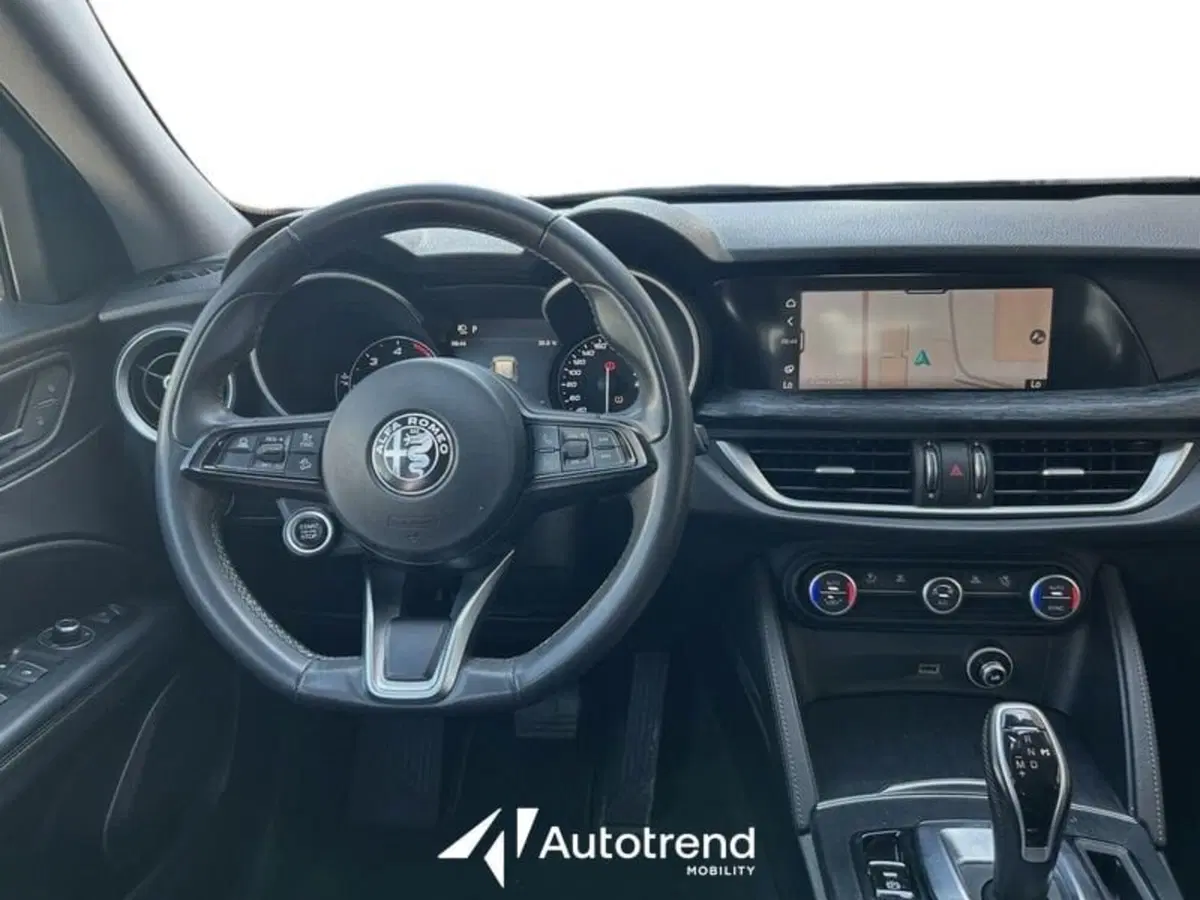 Alfa Romeo Stelvio usata a Lecce (9)