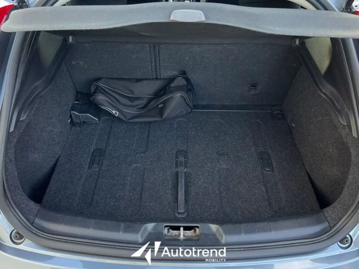 Volvo V40 usata a Lecce (19)