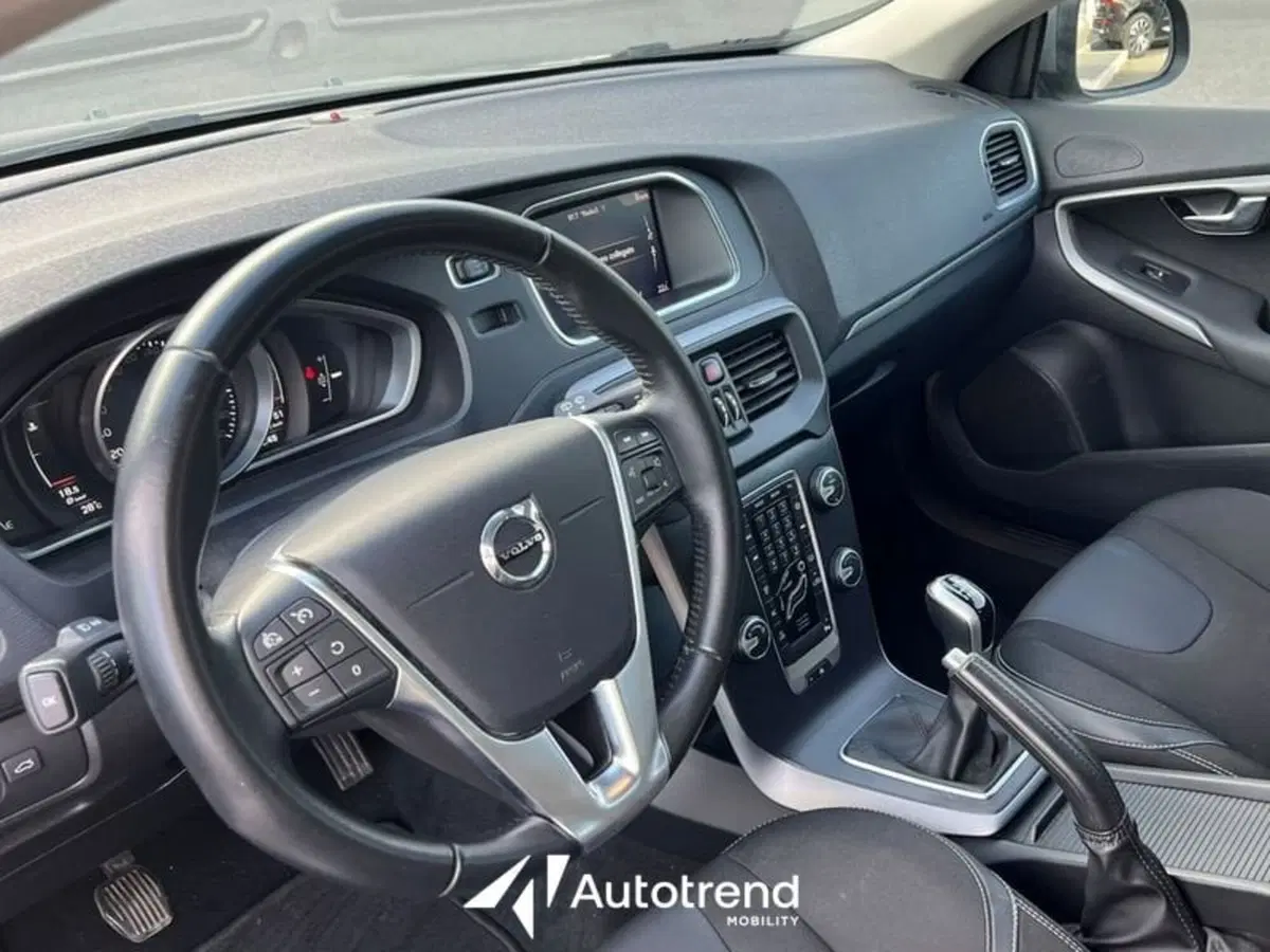 Volvo V40 usata a Lecce (8)