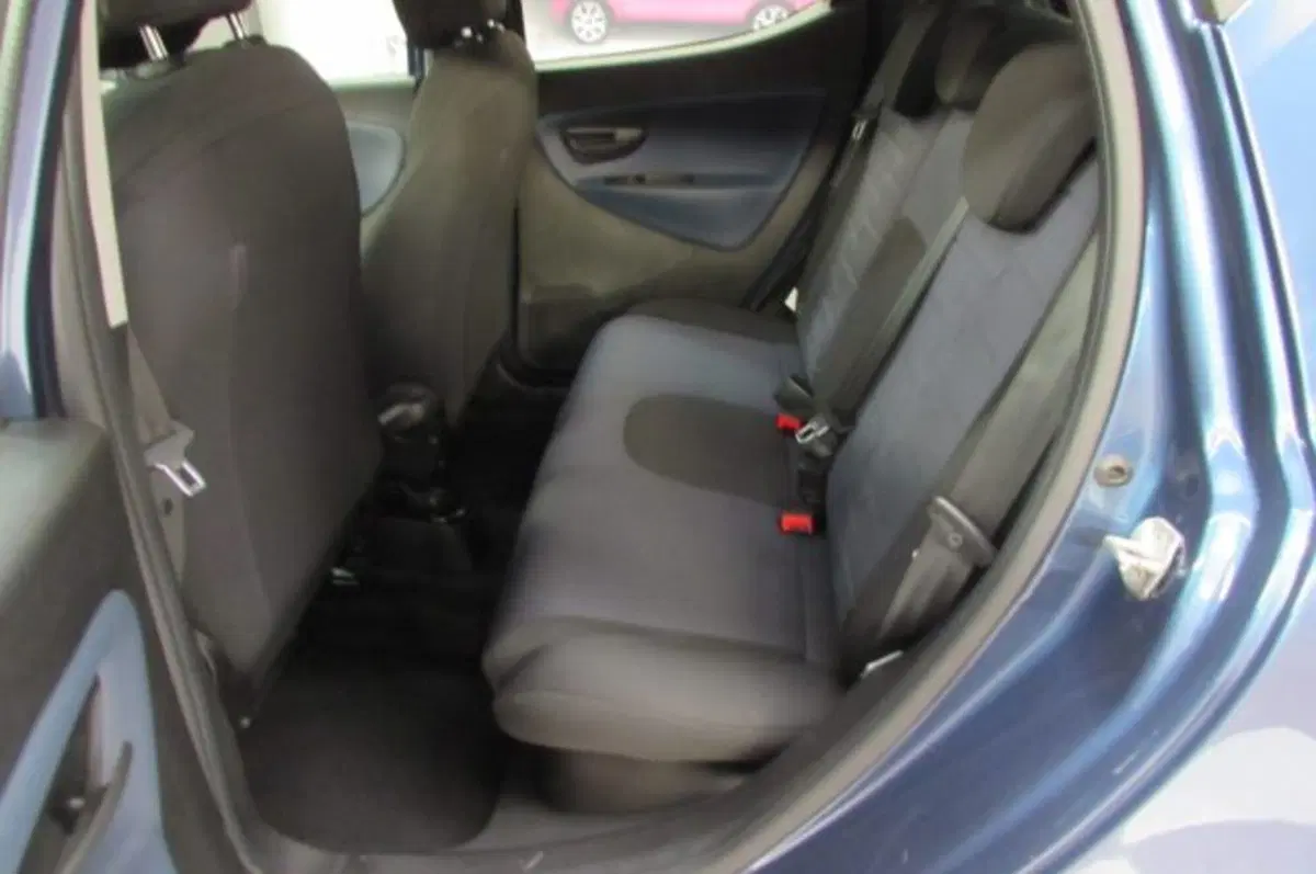 Lancia Ypsilon usata a Milano (13)
