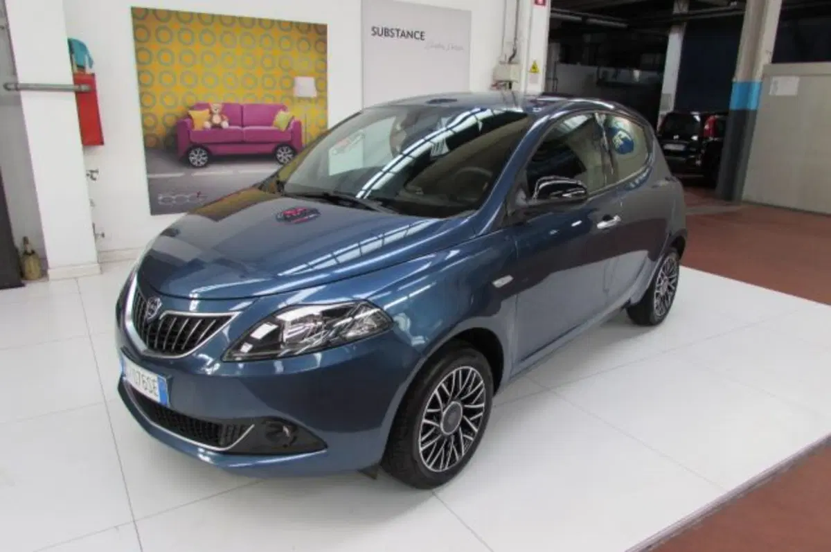 Lancia Ypsilon usata a Milano (2)