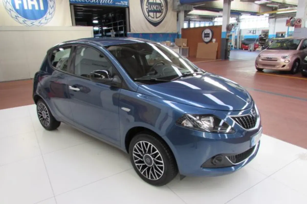 Lancia Ypsilon usata a Milano (3)