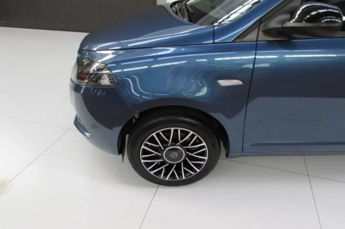 Lancia Ypsilon usata a Milano (6)