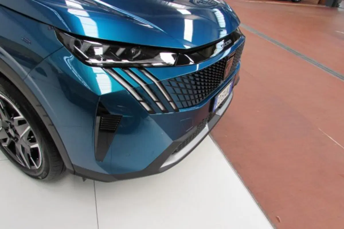 Peugeot 5008 usata a Milano (17)