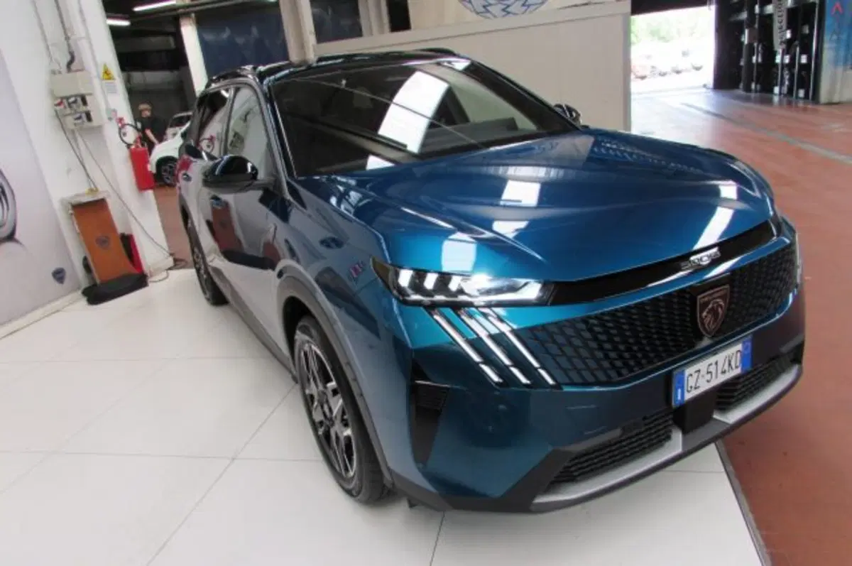 Peugeot 5008 usata a Milano (3)