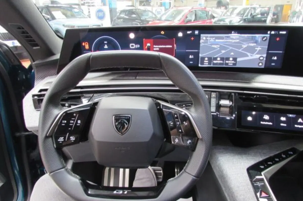 Peugeot 5008 usata a Milano (8)