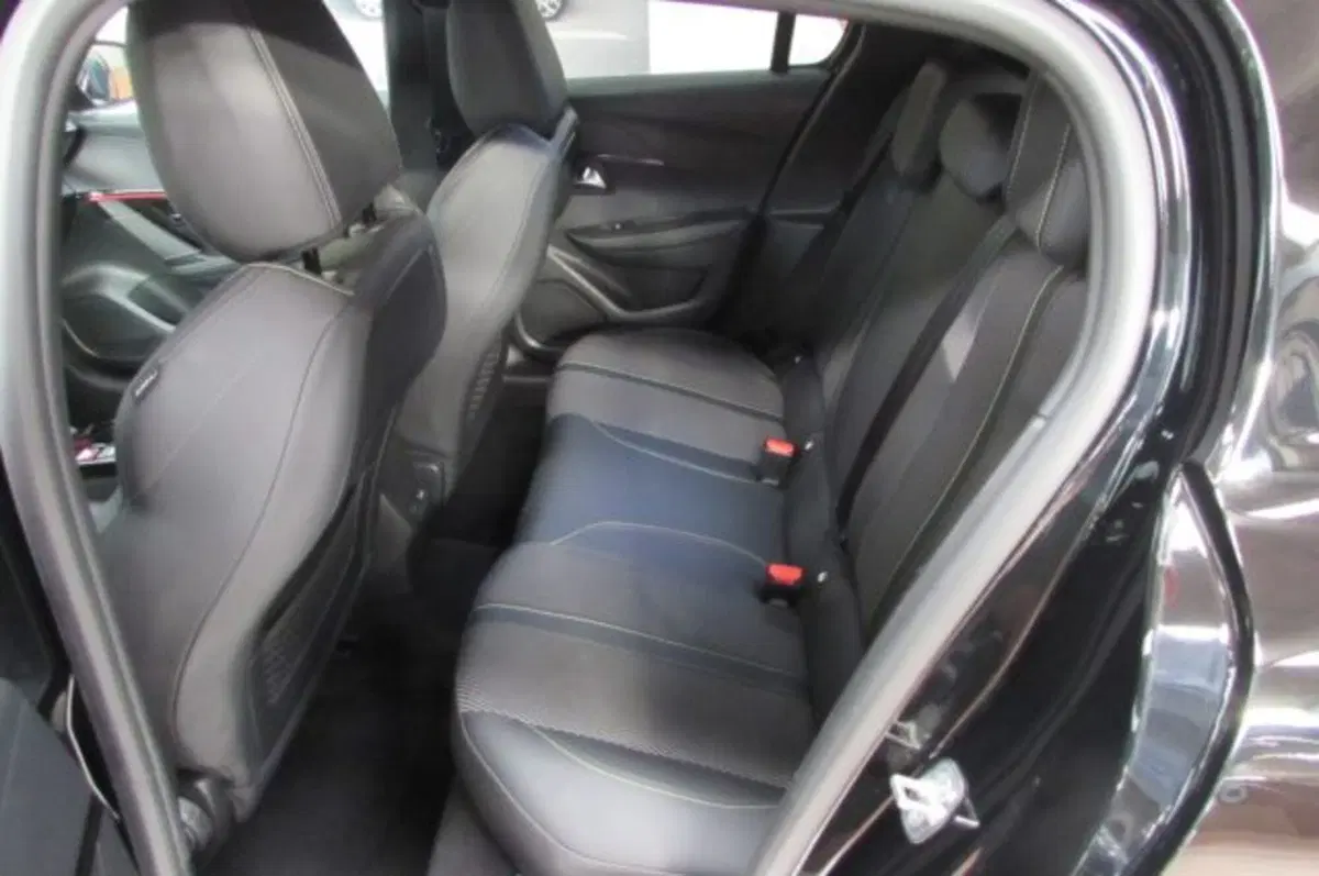 Peugeot 208 usata a Milano (13)