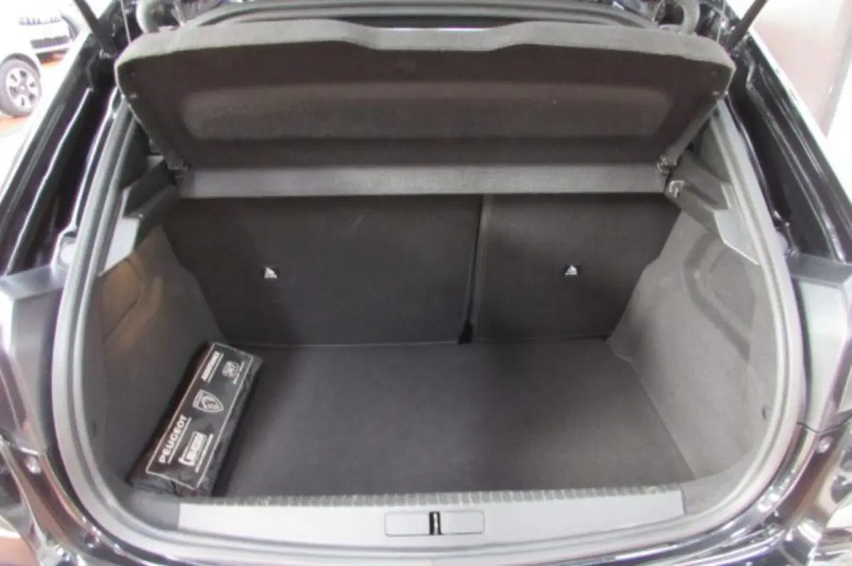 Peugeot 208 usata a Milano (14)