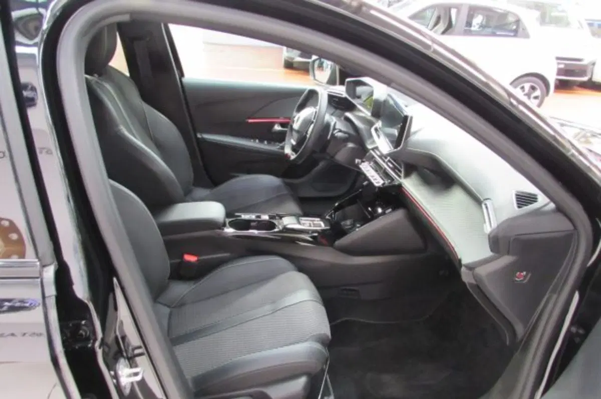 Peugeot 208 usata a Milano (16)