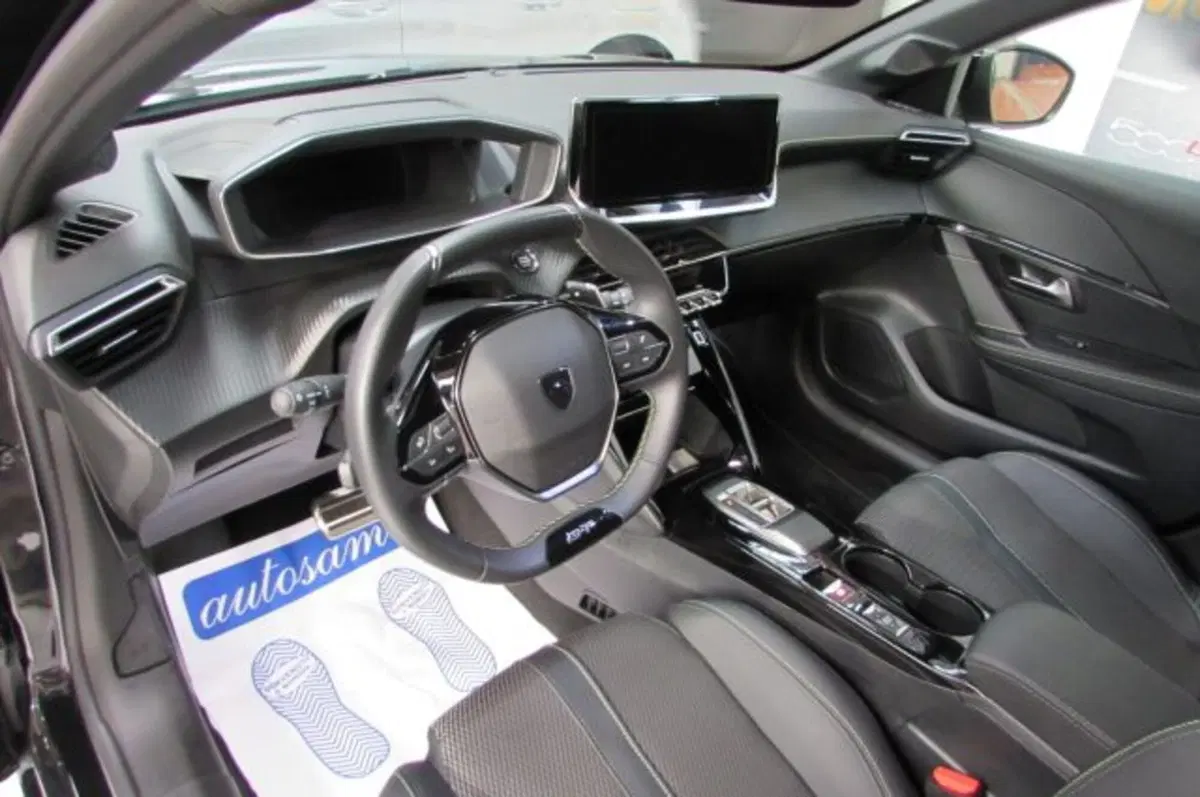 Peugeot 208 usata a Milano (8)
