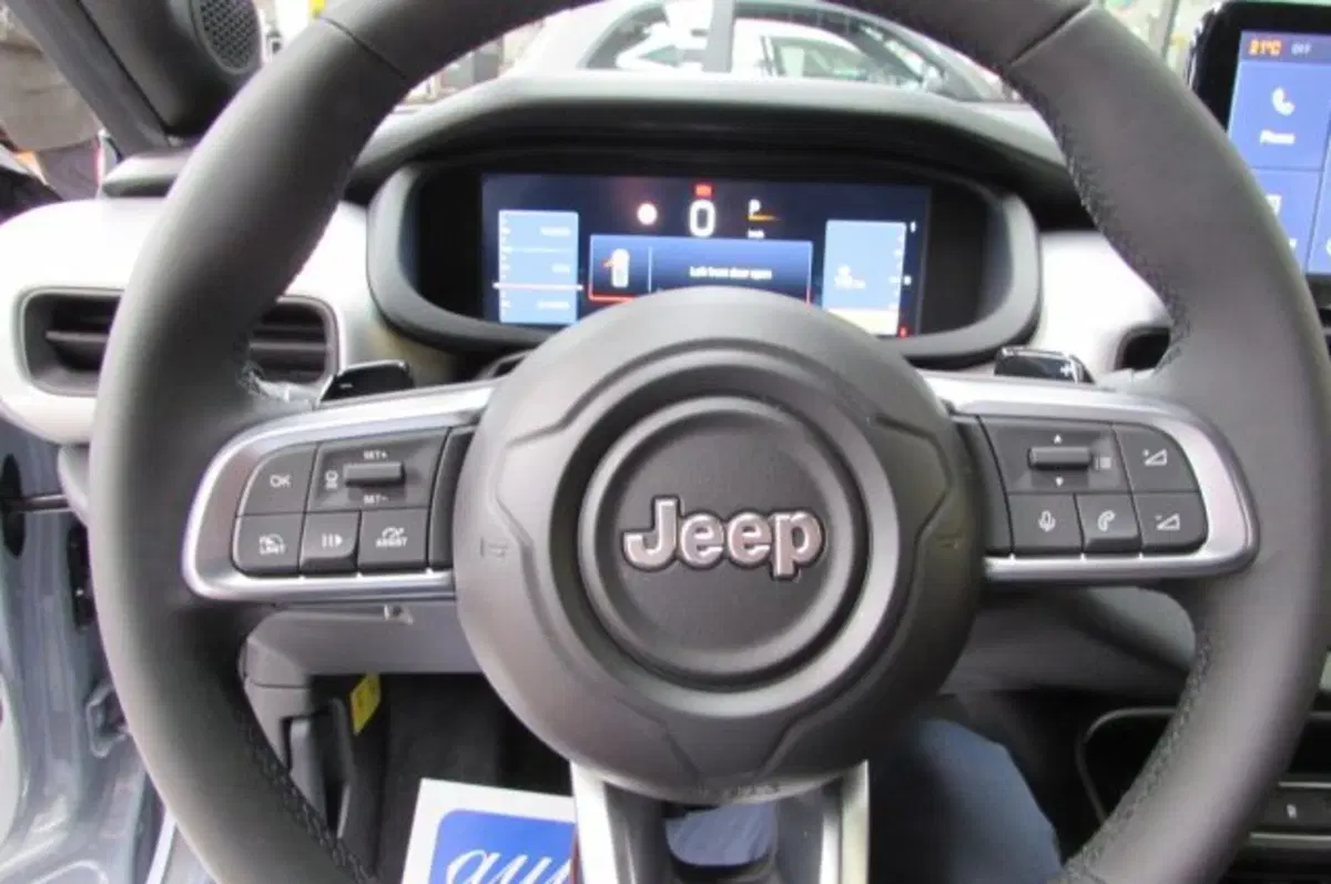 Jeep Avenger nuova a Milano (12)