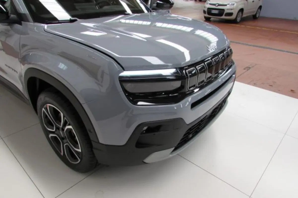 Jeep Avenger nuova a Milano (18)