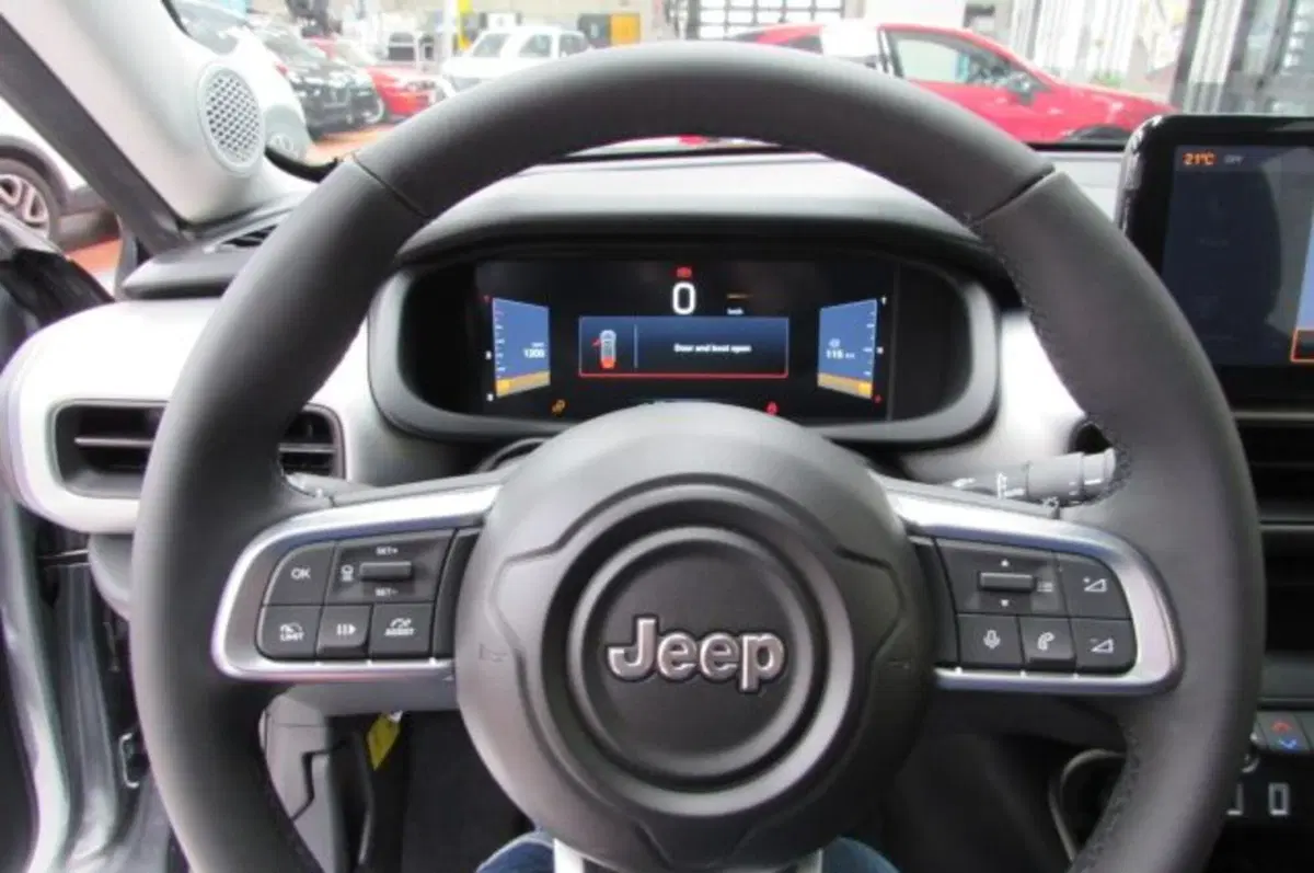 Jeep Avenger nuova a Milano (12)