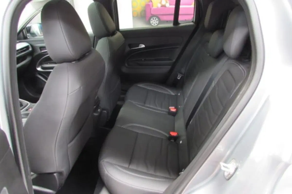 Jeep Avenger nuova a Milano (13)