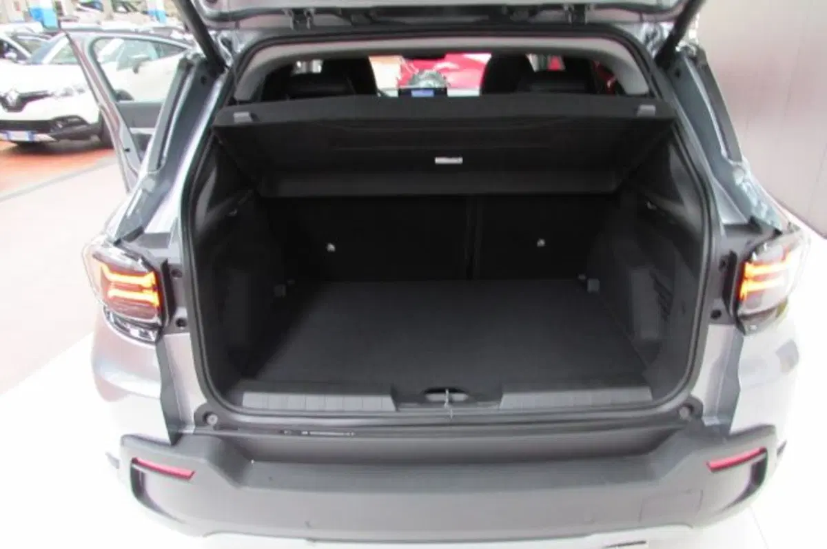 Jeep Avenger nuova a Milano (14)