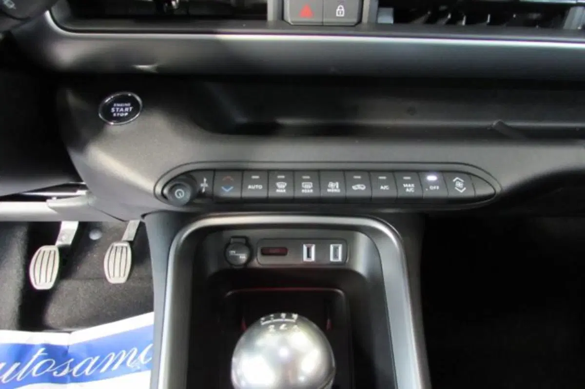Jeep Avenger nuova a Milano (10)