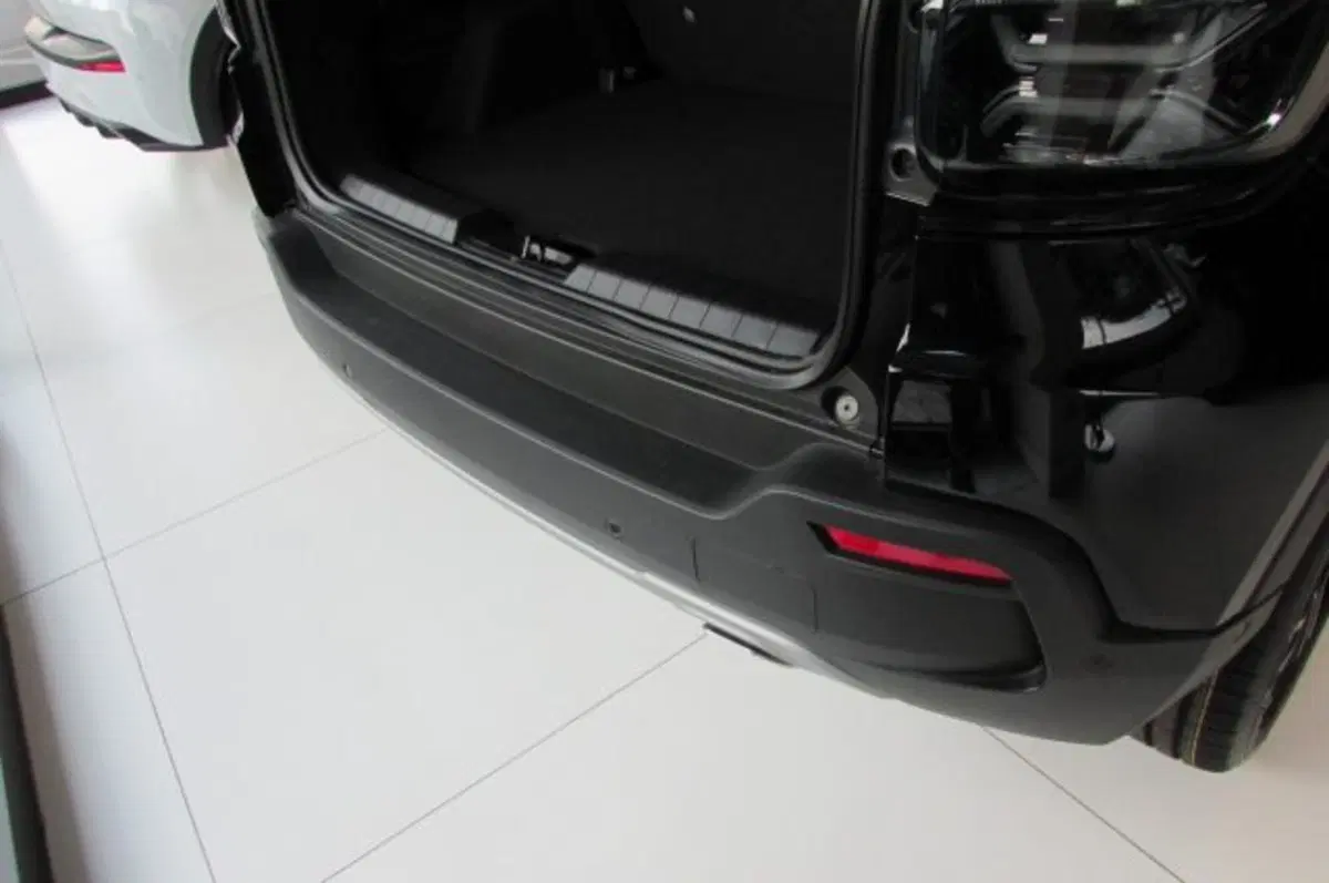 Jeep Avenger nuova a Milano (15)