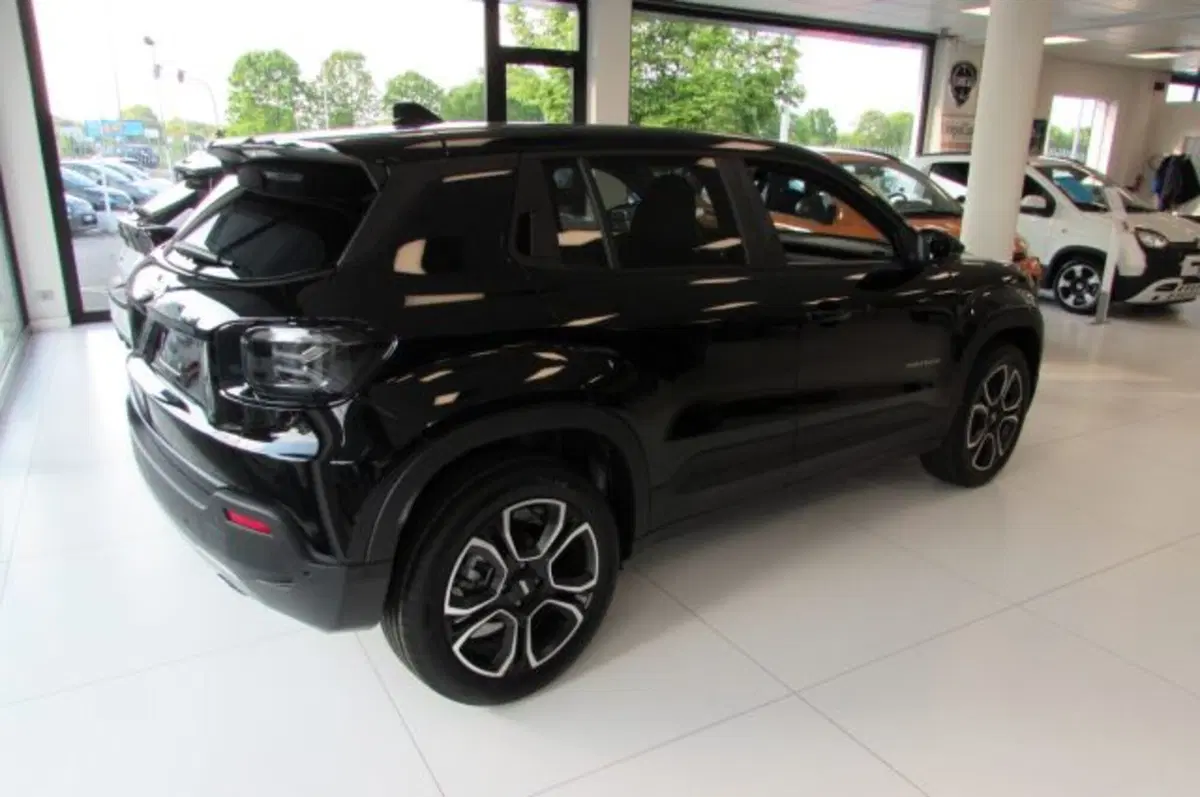 Jeep Avenger nuova a Milano (3)