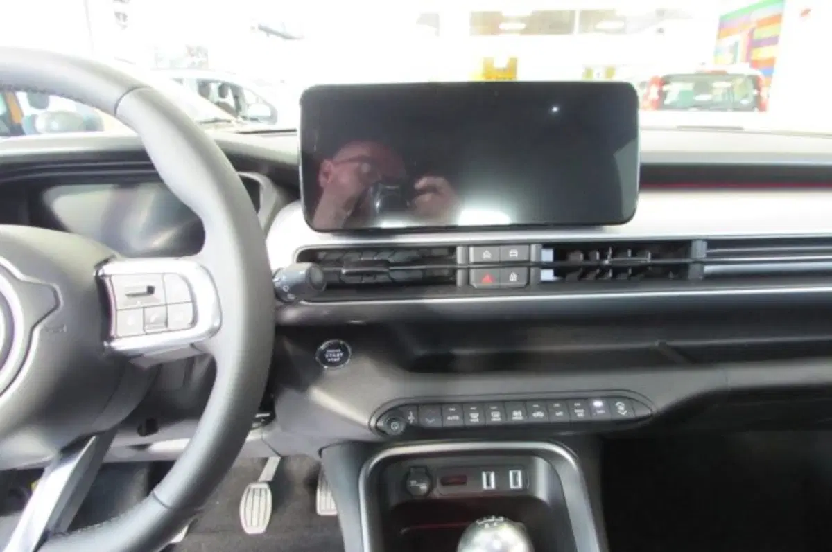 Jeep Avenger nuova a Milano (8)