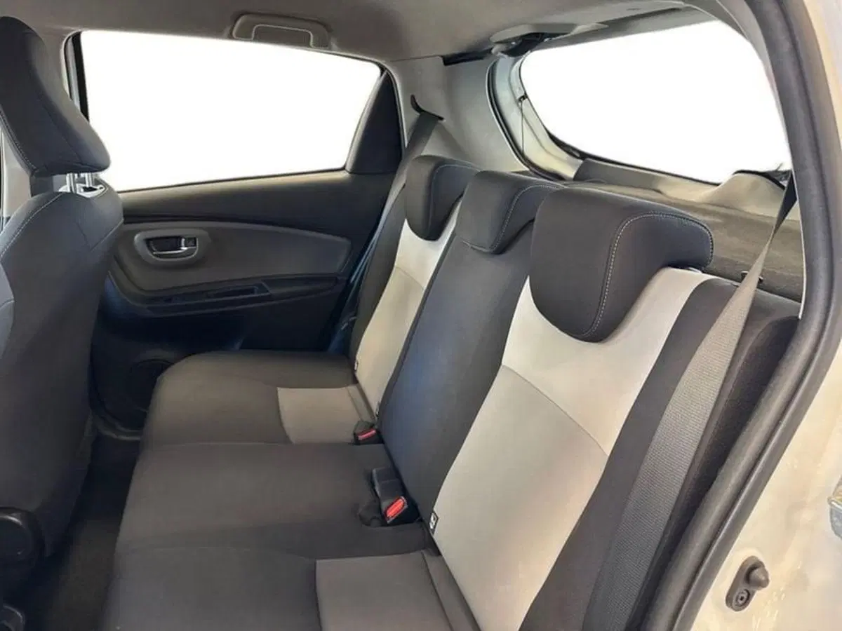 Toyota Yaris usata a Prato (17)
