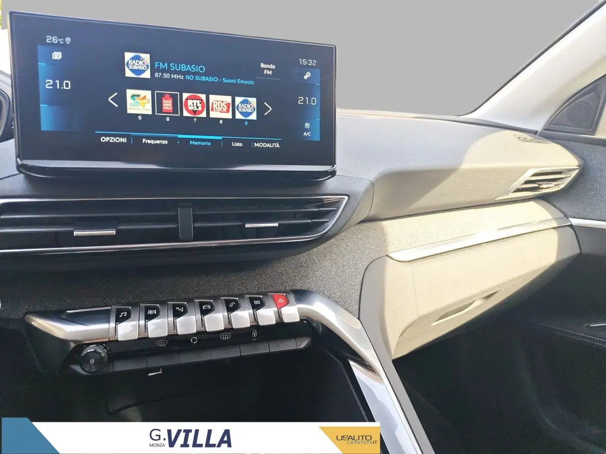 Peugeot 5008 usata a Milano (10)