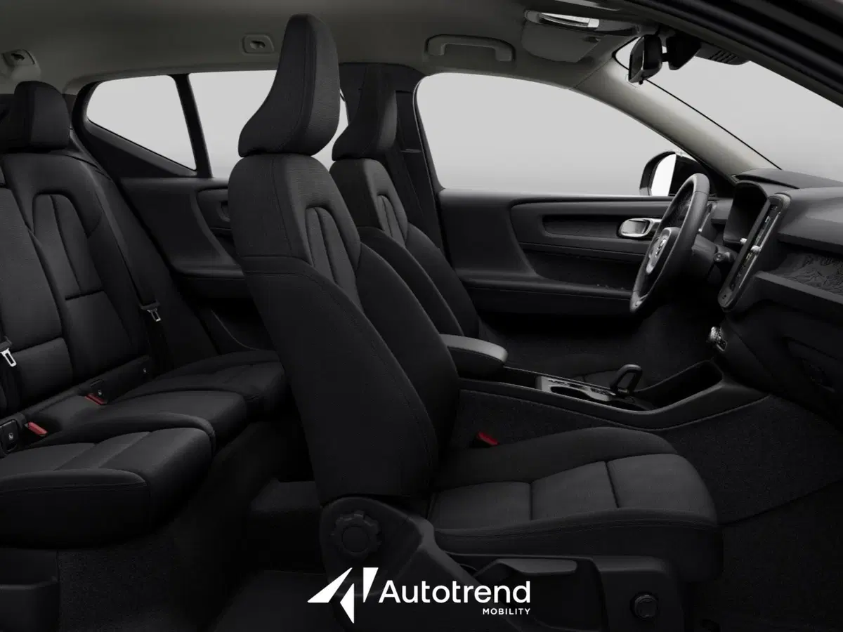 Volvo XC40 nuova a Bari (11)
