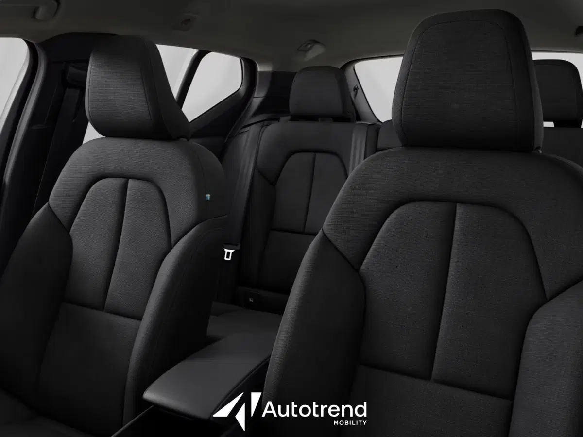 Volvo XC40 nuova a Bari (4)