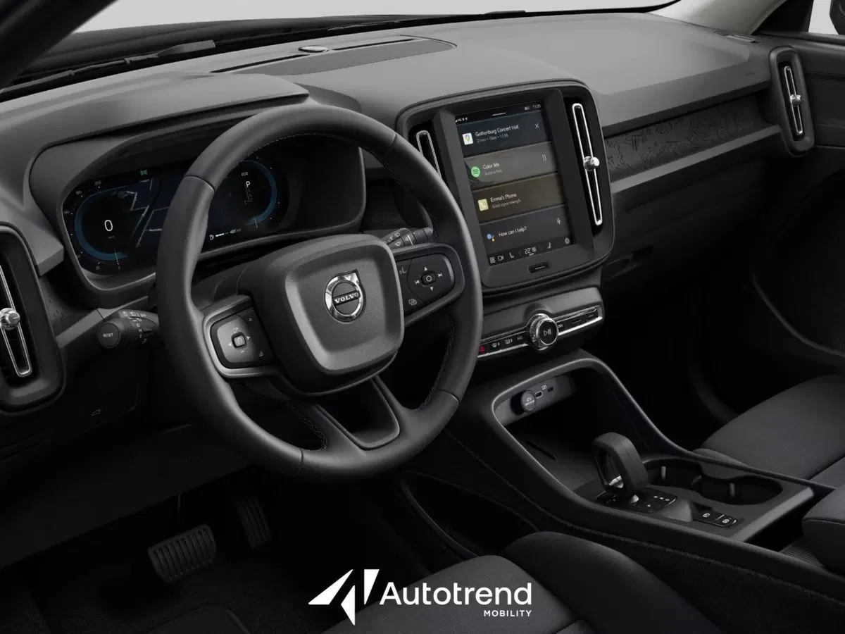 Volvo XC40 nuova a Bari (5)