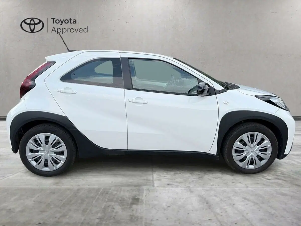 Toyota Aygo X usata a Lecco (4)
