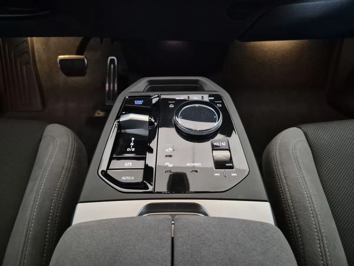 BMW iX usata a Torino (12)