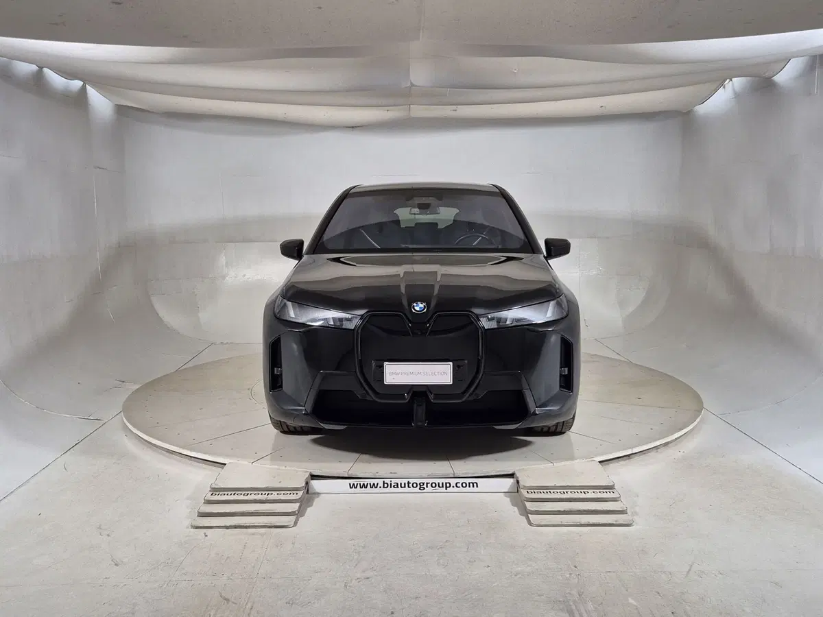 BMW iX usata a Torino (3)