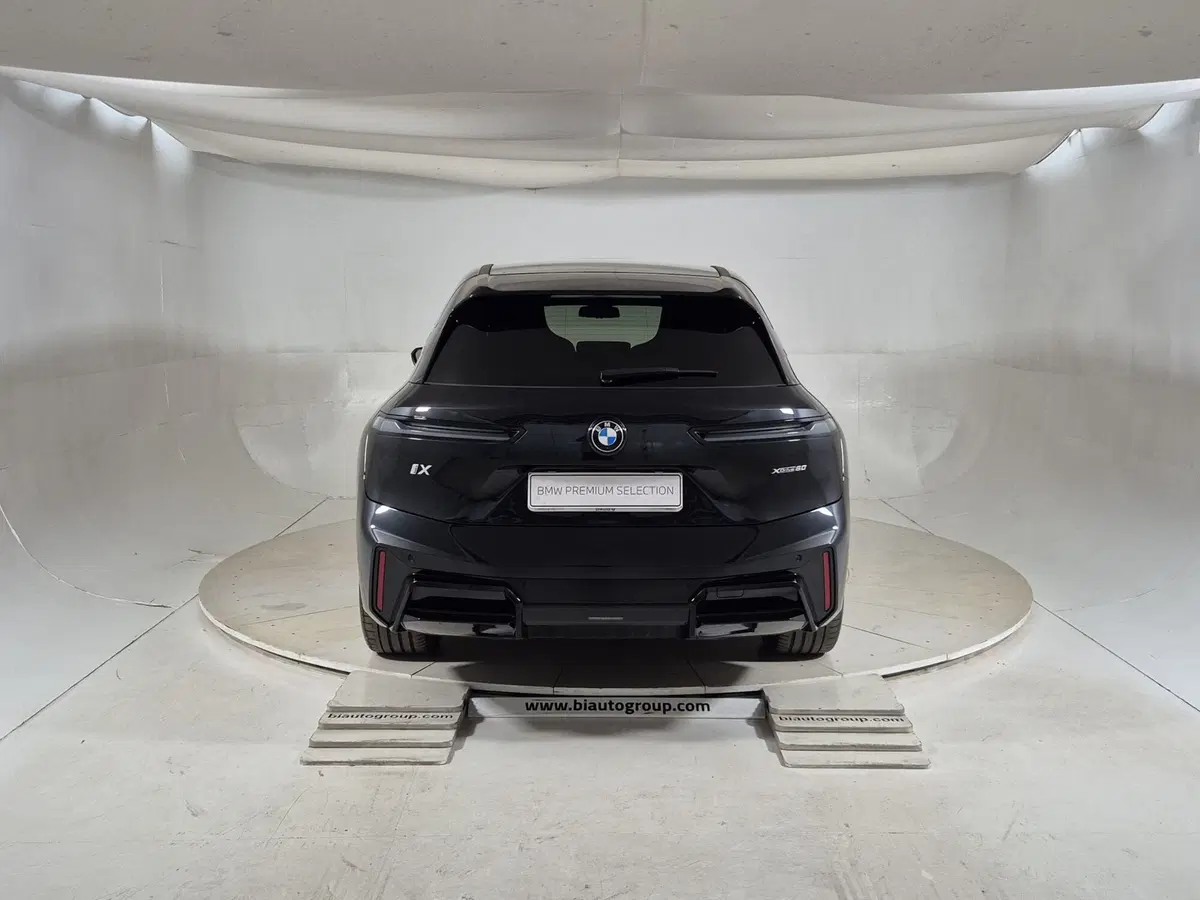 BMW iX usata a Torino (4)