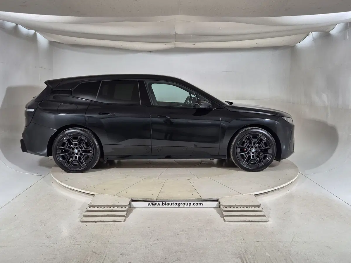BMW iX usata a Torino (6)
