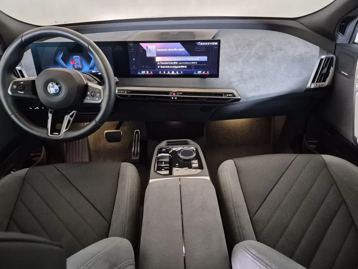 BMW iX usata a Torino (9)