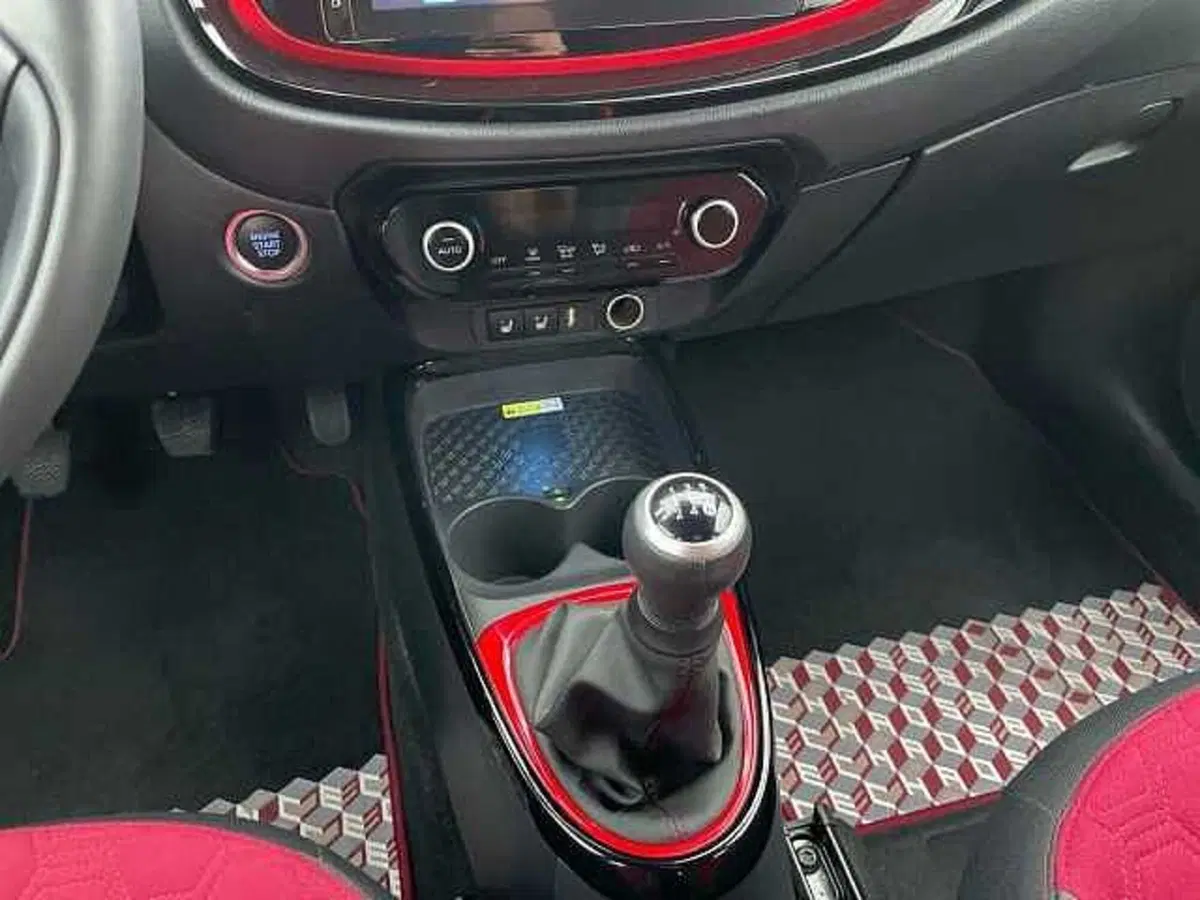 Toyota Aygo X nuova a Napoli (16)