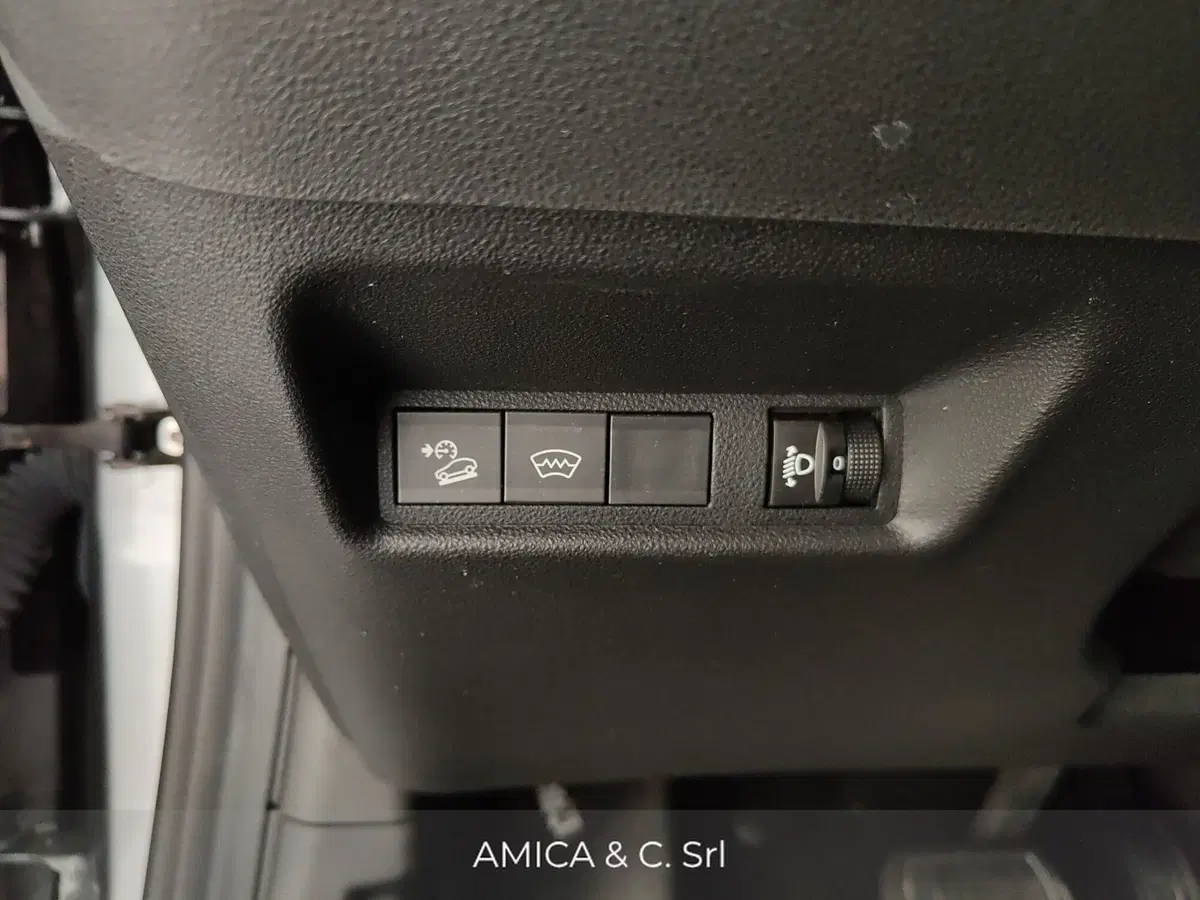 Jeep Avenger usata a Caserta (19)