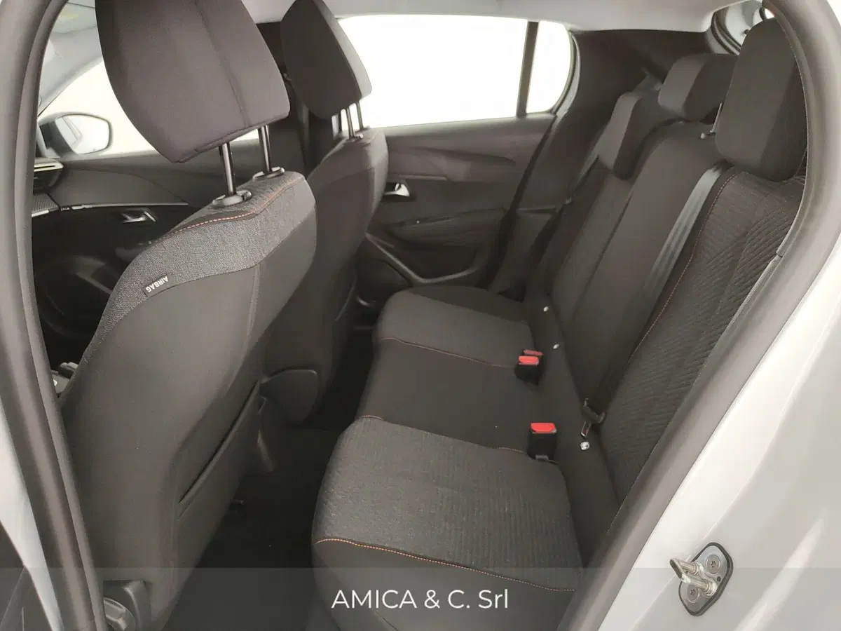 Peugeot 208 nuova a Caserta (12)