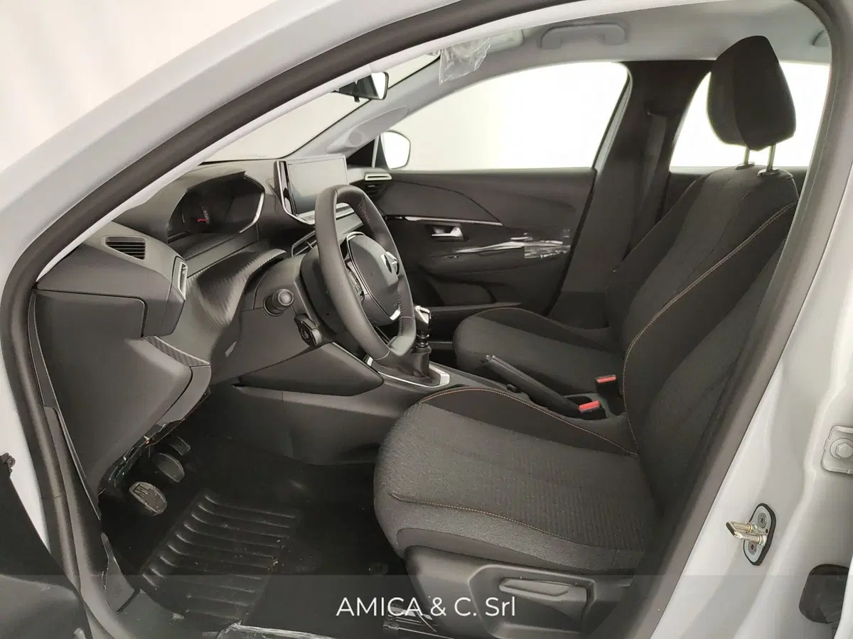Peugeot 208 nuova a Caserta (13)