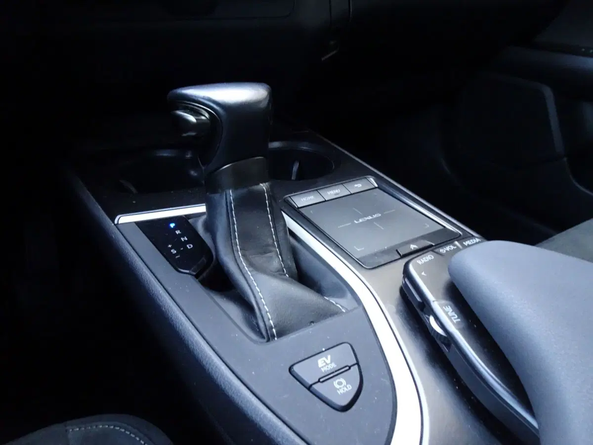 Lexus UX usata a Venezia (15)