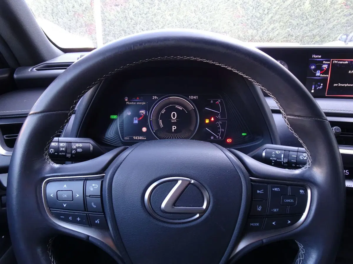 Lexus UX usata a Venezia (9)