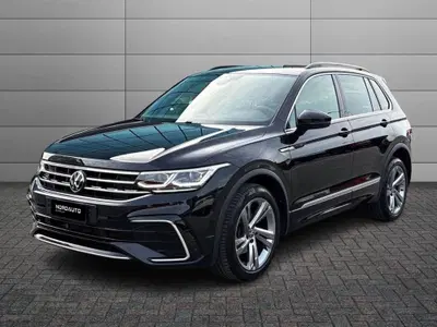 Volkswagen Tiguan 2.0 TDI 150 CV SCR DSG 4MOTION R-Line del 2023 usata a San Fior