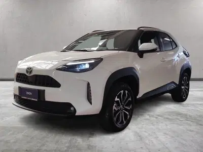 Toyota Yaris Cross Trend awd-i 130cv e-cvt nuova a Milano