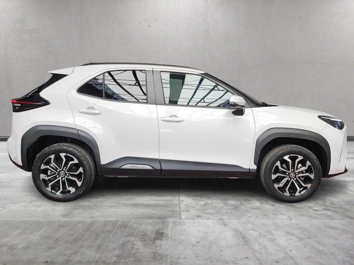 Toyota Yaris Cross nuova a Milano (3)