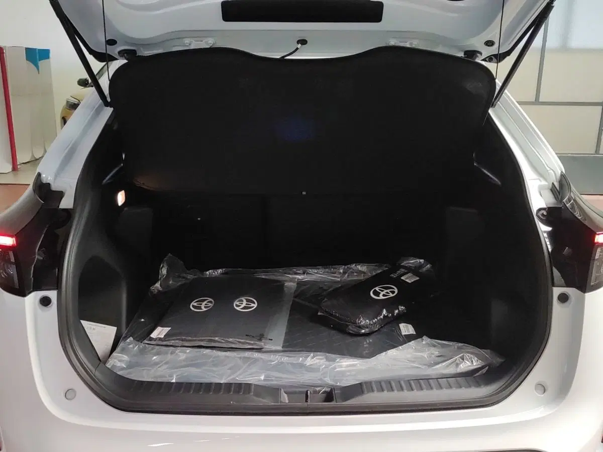 Toyota Yaris Cross nuova a Milano (5)