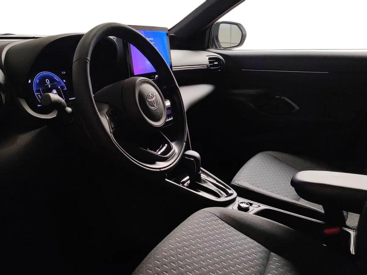 Toyota Yaris Cross nuova a Milano (6)