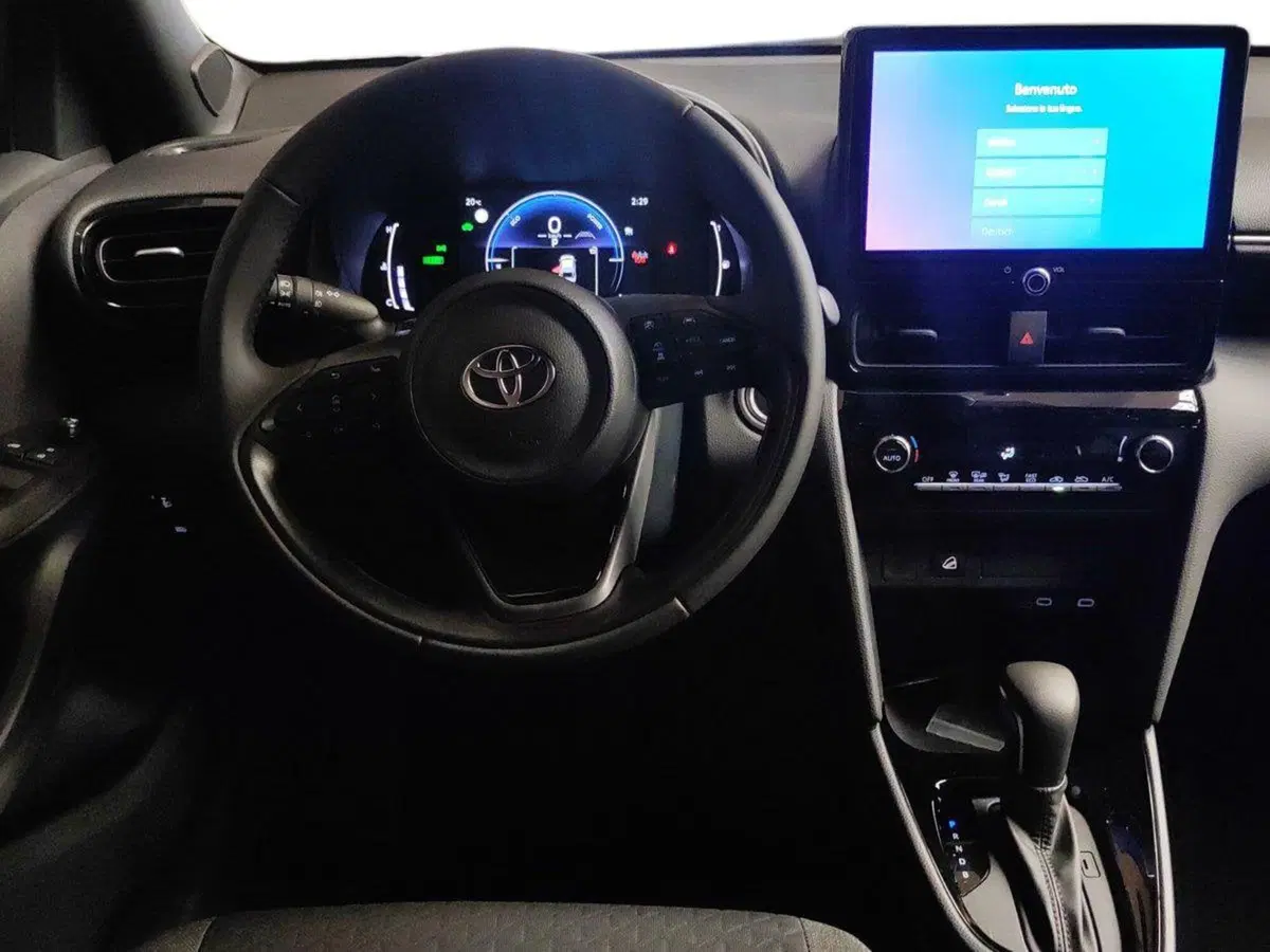 Toyota Yaris Cross nuova a Milano (7)
