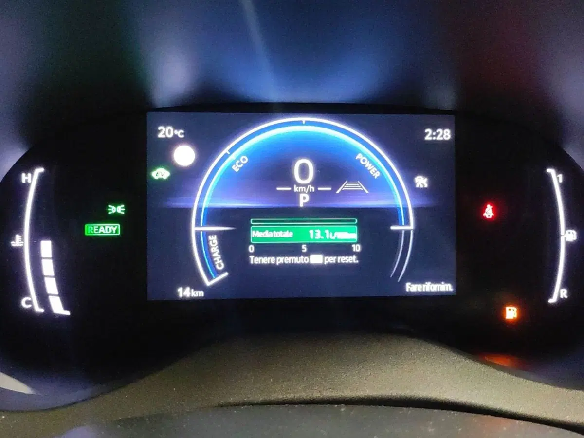Toyota Yaris Cross nuova a Milano (8)