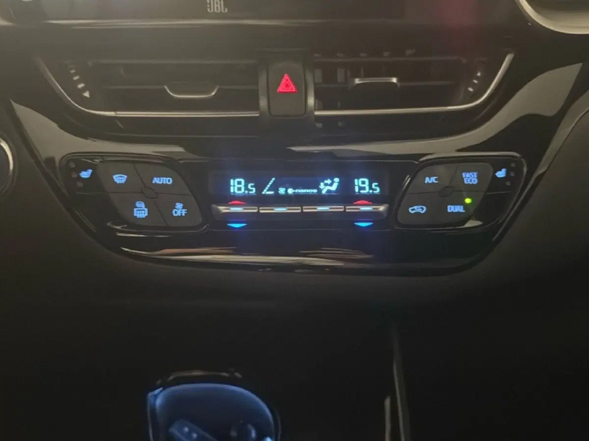 Toyota Toyota C-HR usata a Milano (14)