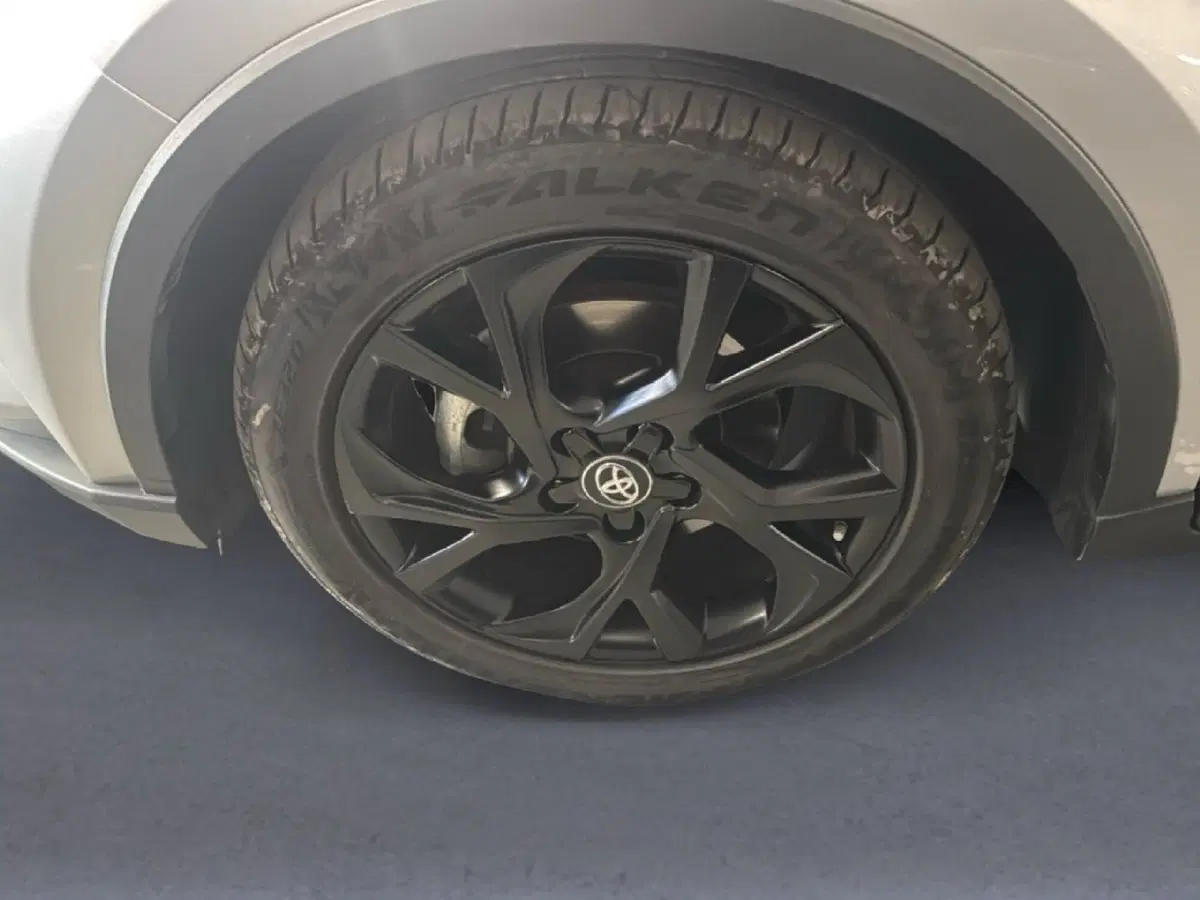 Toyota Toyota C-HR usata a Milano (9)